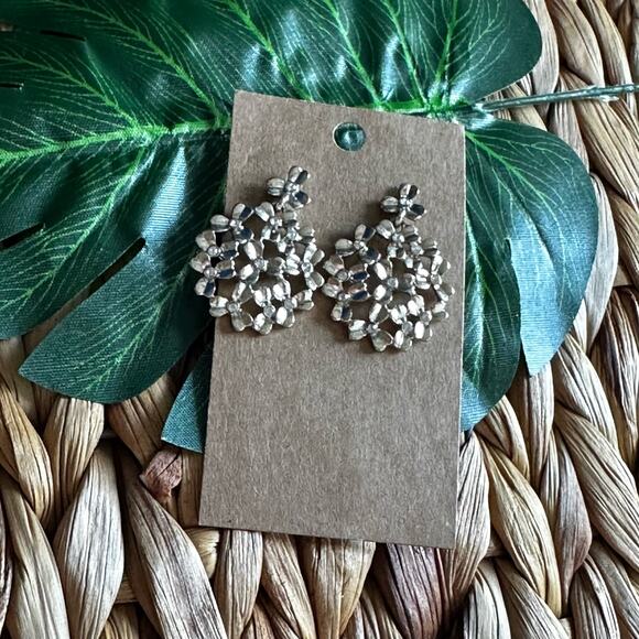 BOGO FREE GOLDEN CRYSTAL EARRINGS - Picture 3 of 8